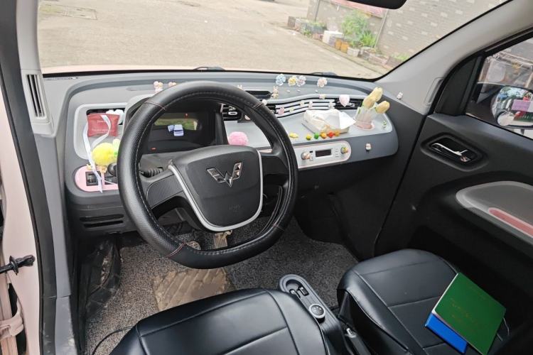 Used Wuling Hongguang MINIEV 2021 Macaron Sandwich Model 170 km Lithium Iron Phosphate Center Console