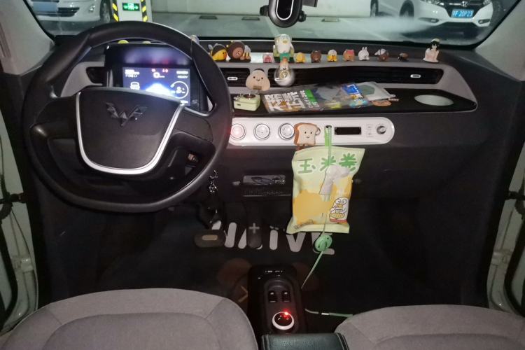 Used Wuling Hongguang MINIEV 2021 Macaron Fashion Model Lithium Iron Phosphate Center Console