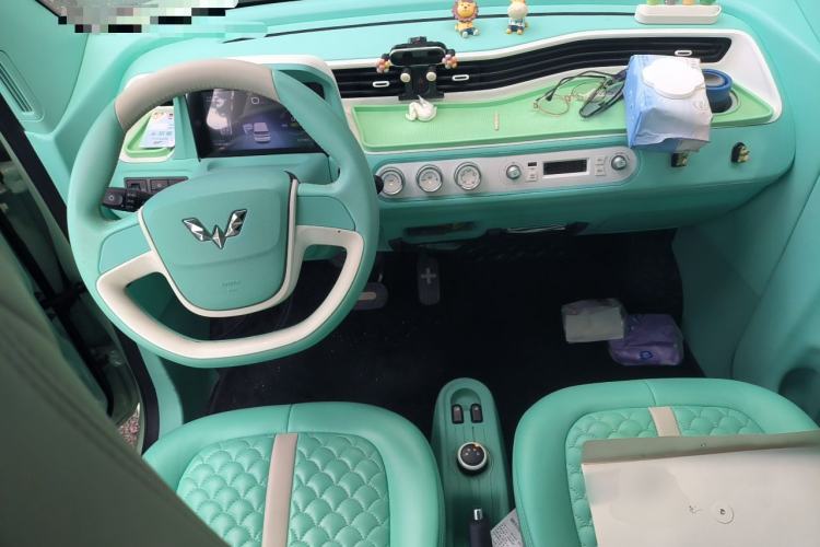 Used Wuling Hongguang MINIEV 2021 Macaron Fashion Model Lithium Iron Phosphate Center Console