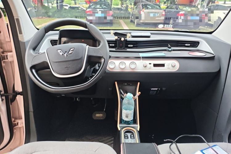 Used Wuling Hongguang MINIEV 2021 Macaron Fashion Edition Lithium-Ion Battery Center Console