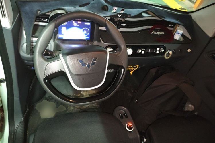 Used Wuling Hongguang MINIEV 2021 Macaron Premium Model – Lithium Iron Phosphate Center Console