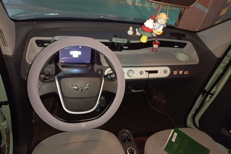 Used Wuling Hongguang MINIEV 2021 Macaron Premium Model – Lithium Iron Phosphate Center Console