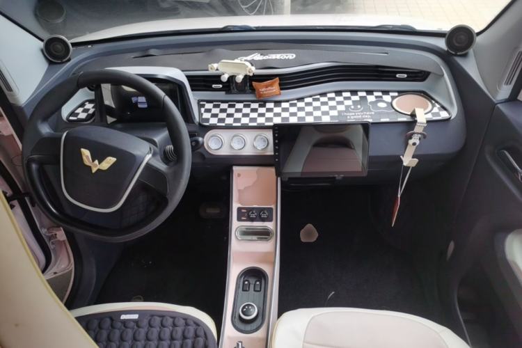 Used Wuling Hongguang MINIEV 2021 Macaron Premium Model – Lithium Iron Phosphate Center Console