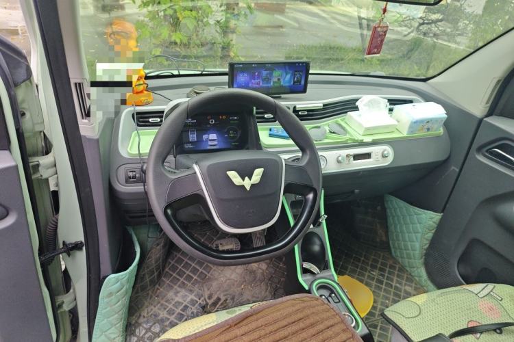 Used Wuling Hongguang MINIEV 2021 Macaron Fashion Model Lithium Iron Phosphate Center Console