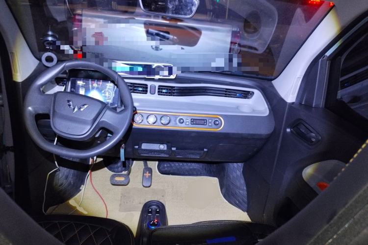 Used Wuling Hongguang MINIEV 2021 Macaron Fashion Model Lithium Iron Phosphate Center Console