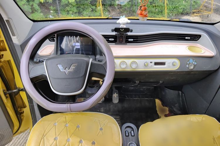 Used Wuling Hongguang MINIEV 2021 Macaron Premium Model – Lithium-NMC Center Console