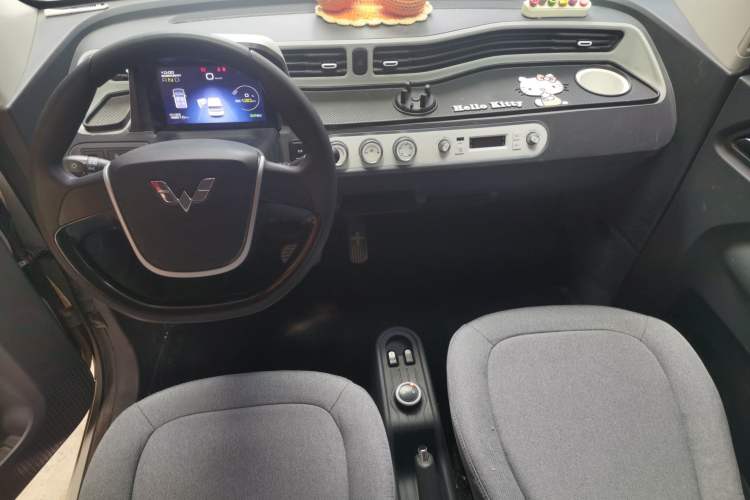 Used Wuling Hongguang MINIEV 2021 Macaron Fashion Edition Lithium-Ion Battery Center Console
