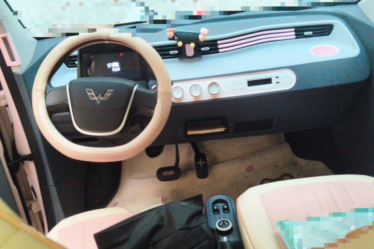Used Wuling Hongguang MINIEV 2021 Macaron Premium Model – Lithium Iron Phosphate Center Console