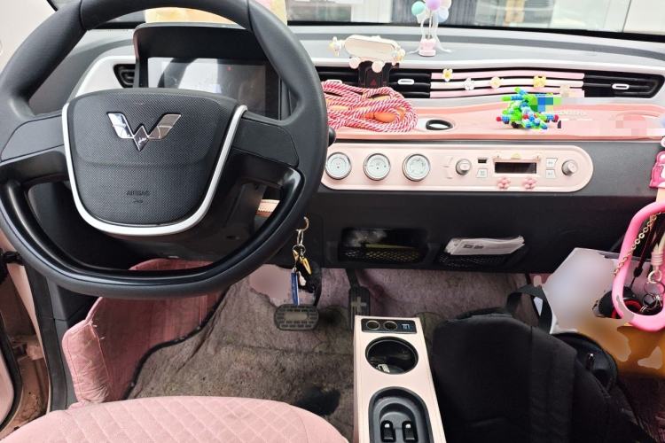 Used Wuling Hongguang MINIEV 2021 Macaron Fashion Model Lithium Iron Phosphate Center Console