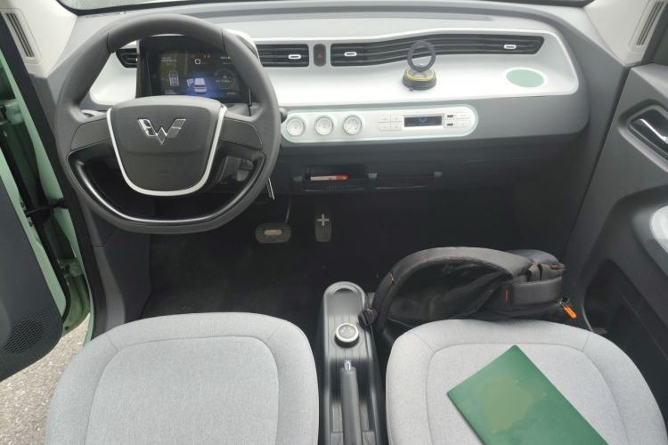 Used Wuling Hongguang MINIEV 2021 Macaron Fashion Model Lithium Iron Phosphate Center Console