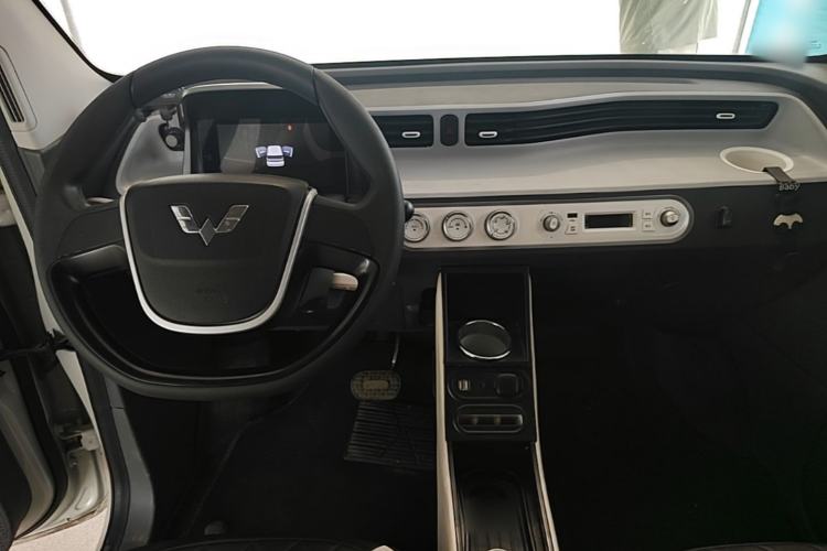 Used Wuling Hongguang MINIEV 2021 Macaron Fashion Edition Lithium-Ion Battery Center Console