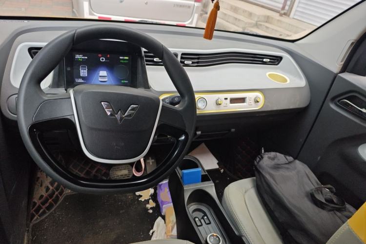 Used Wuling Hongguang MINIEV 2021 Macaron Fashion Model Lithium Iron Phosphate Center Console