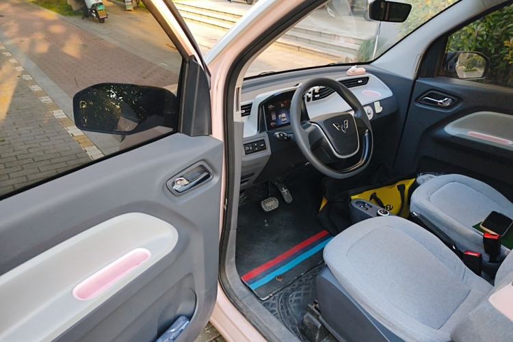 Used Wuling Hongguang MINIEV 2021 Macaron Fashion Model Lithium Iron Phosphate Driver Seat