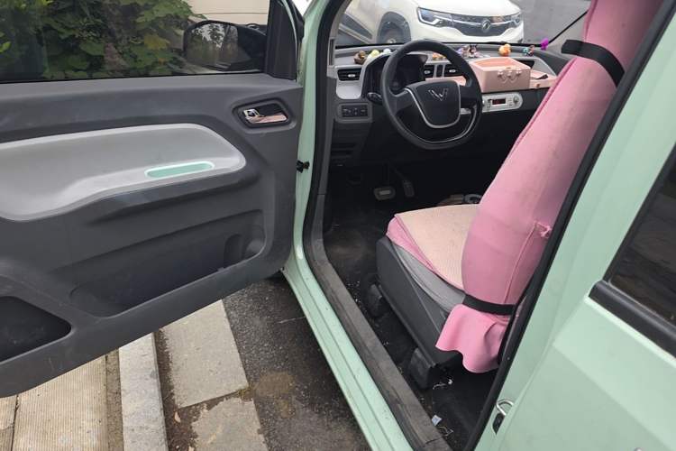 Used Wuling Hongguang MINIEV 2021 Macaron Fashion Model Lithium Iron Phosphate Driver Seat