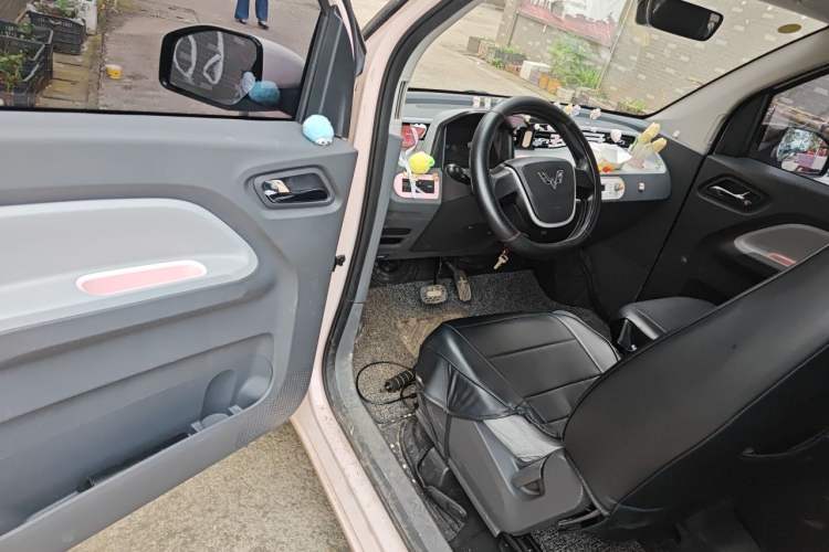 Used Wuling Hongguang MINIEV 2021 Macaron Sandwich Model 170 km Lithium Iron Phosphate Driver Seat