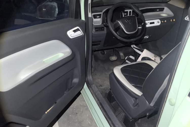 Used Wuling Hongguang MINIEV 2021 Macaron Premium Model – Lithium Iron Phosphate Driver Seat