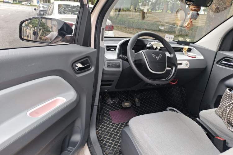 Used Wuling Hongguang MINIEV 2021 Macaron Premium Model – Lithium Iron Phosphate Driver Seat