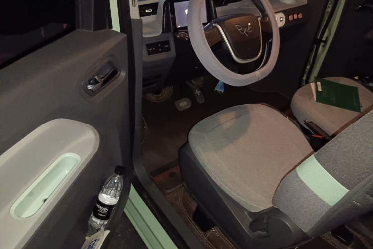 Used Wuling Hongguang MINIEV 2021 Macaron Premium Model – Lithium Iron Phosphate Driver Seat