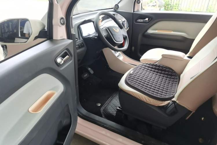 Used Wuling Hongguang MINIEV 2021 Macaron Premium Model – Lithium Iron Phosphate Driver Seat