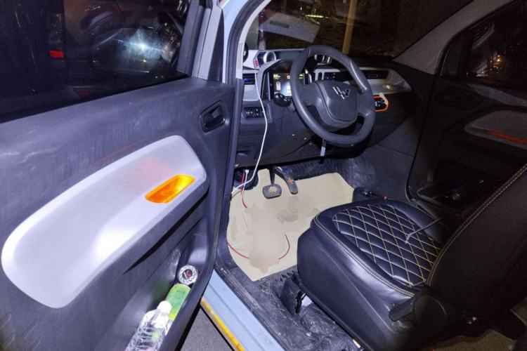 Used Wuling Hongguang MINIEV 2021 Macaron Fashion Model Lithium Iron Phosphate Driver Seat