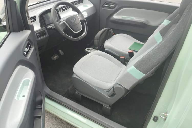 Used Wuling Hongguang MINIEV 2021 Macaron Fashion Model Lithium Iron Phosphate Driver Seat