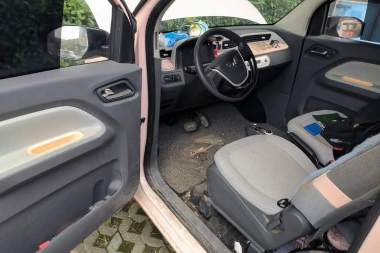Used Wuling Hongguang MINIEV 2021 Macaron Fashion Model Lithium Iron Phosphate Driver Seat