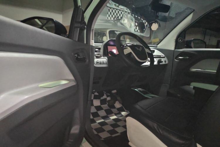 Used Wuling Hongguang MINIEV 2021 Macaron Fashion Model Lithium Iron Phosphate Driver Seat