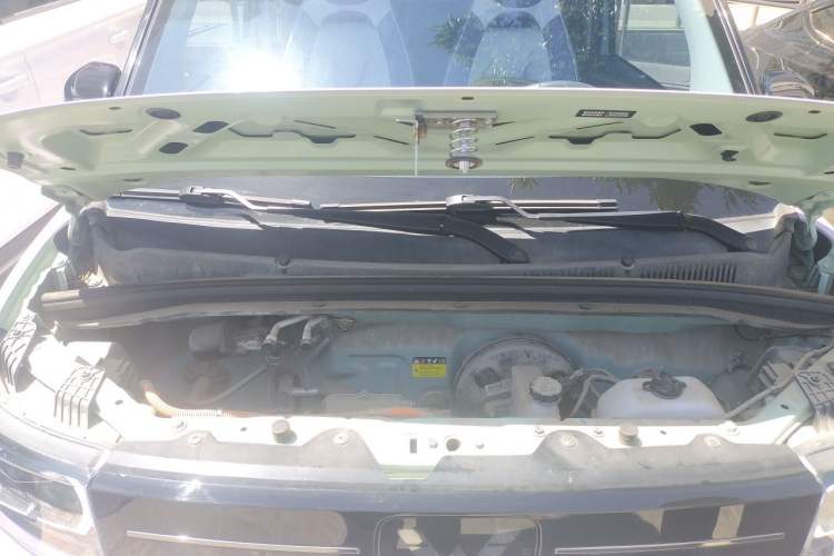 Used Wuling Hongguang MINIEV 2021 Macaron Fashion Model Lithium Iron Phosphate Engine Bay