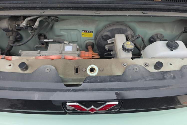 Used Wuling Hongguang MINIEV 2021 Macaron Fashion Model Lithium Iron Phosphate Engine Bay