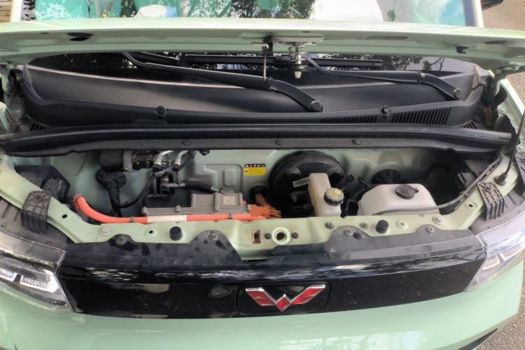 Used Wuling Hongguang MINIEV 2021 Macaron Fashion Model Lithium Iron Phosphate Engine Bay