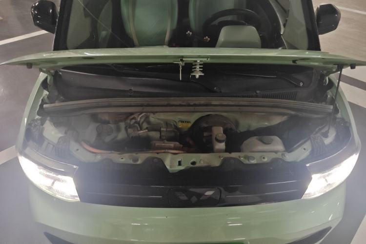Used Wuling Hongguang MINIEV 2021 Macaron Sandwich Model 170 km Lithium Iron Phosphate Engine Bay