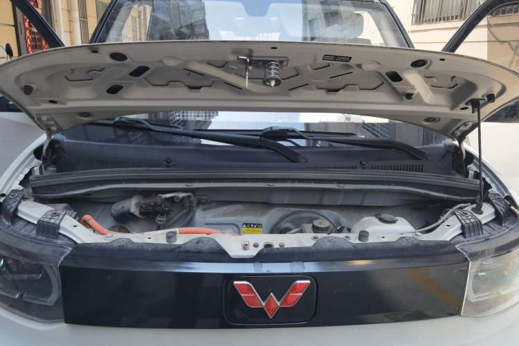 Used Wuling Hongguang MINIEV 2021 Macaron Sandwich Model 170 km Lithium Ternary Engine Bay