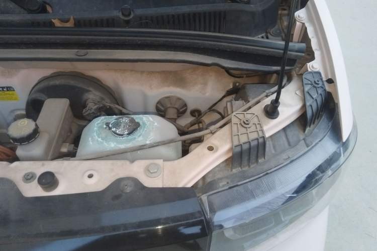 Used Wuling Hongguang MINIEV 2021 Macaron Premium Model – Lithium Iron Phosphate Engine Bay Left