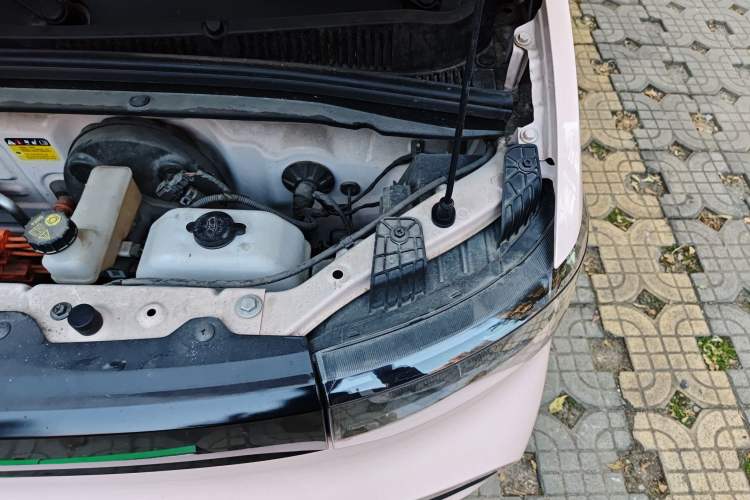 Used Wuling Hongguang MINIEV 2021 Macaron Fashion Model Lithium Iron Phosphate Engine Bay Left