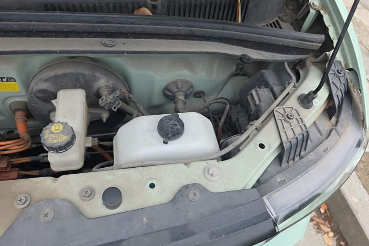 Used Wuling Hongguang MINIEV 2021 Macaron Fashion Model Lithium Iron Phosphate Engine Bay Left