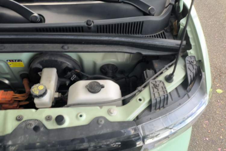 Used Wuling Hongguang MINIEV 2021 Macaron Fashion Model Lithium Iron Phosphate Engine Bay Left