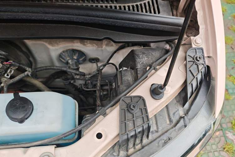 Used Wuling Hongguang MINIEV 2021 Macaron Fashion Edition Lithium-Ion Battery Engine Bay Left