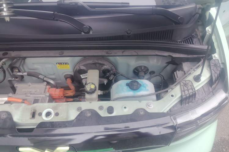 Used Wuling Hongguang MINIEV 2021 Macaron Premium Model – Lithium-NMC Engine Bay Left