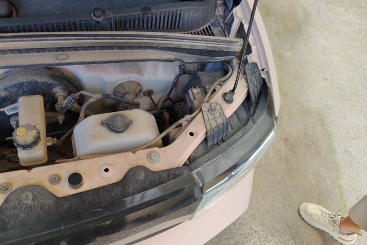 Used Wuling Hongguang MINIEV 2021 Macaron Fashion Model Lithium Iron Phosphate Engine Bay Left
