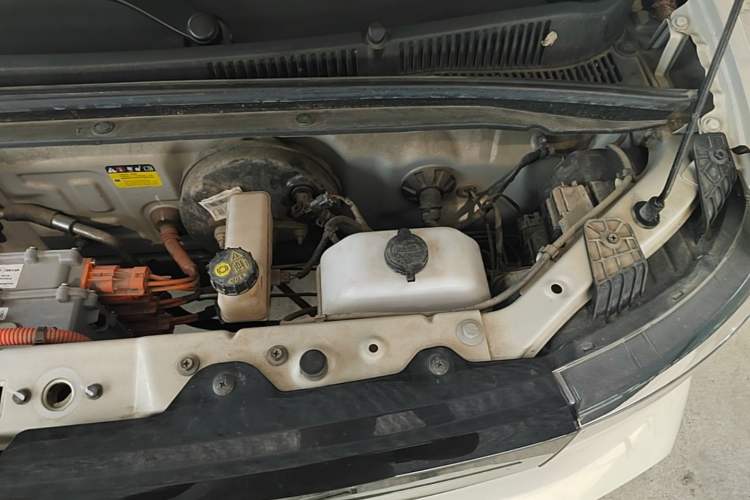 Used Wuling Hongguang MINIEV 2021 Macaron Fashion Edition Lithium-Ion Battery Engine Bay Left