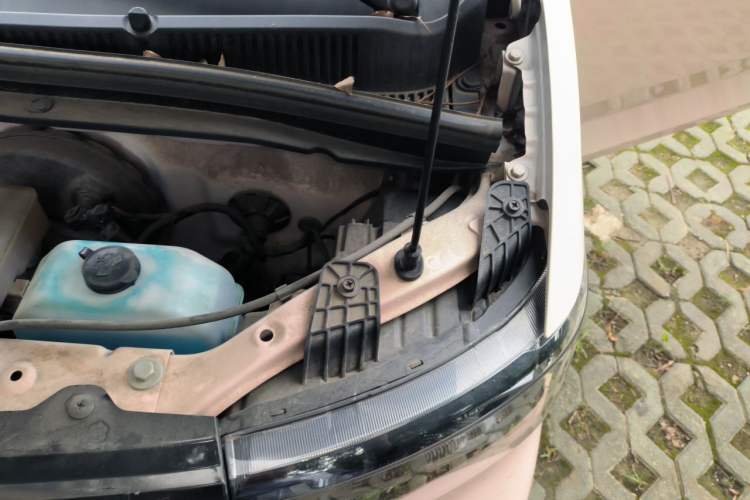Used Wuling Hongguang MINIEV 2021 Macaron Fashion Model Lithium Iron Phosphate Engine Bay Left