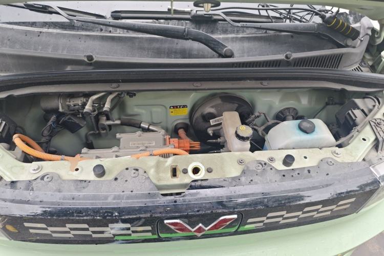 Used Wuling Hongguang MINIEV 2021 Macaron Fashion Model Lithium Iron Phosphate Engine Bay