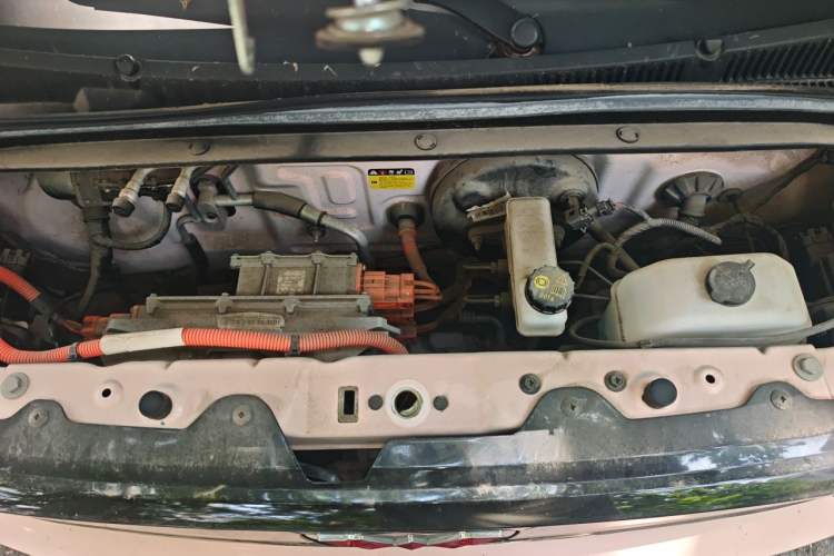 Used Wuling Hongguang MINIEV 2021 Macaron Fashion Model Lithium Iron Phosphate Engine Bay