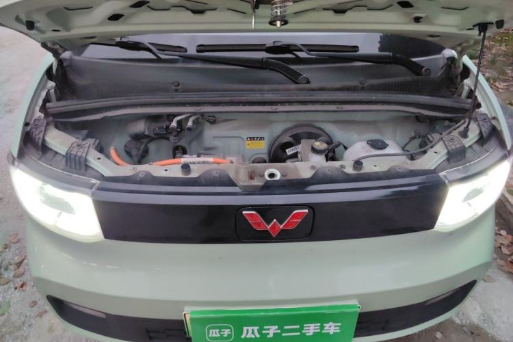 Used Wuling Hongguang MINIEV 2021 Macaron Fashion Model Lithium Iron Phosphate Engine Bay