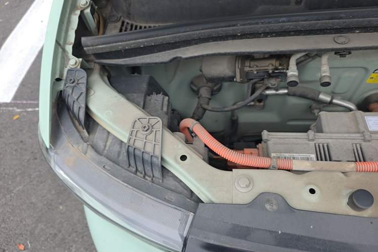 Used Wuling Hongguang MINIEV 2021 Macaron Fashion Model Lithium Iron Phosphate Engine Bay Right
