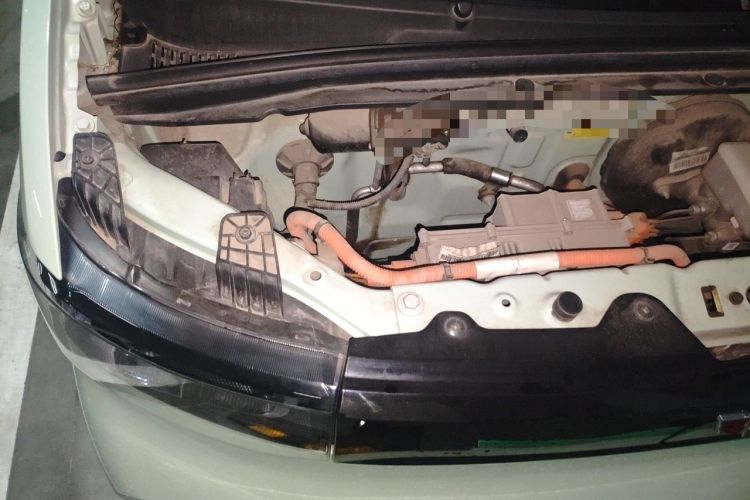 Used Wuling Hongguang MINIEV 2021 Macaron Premium Model – Lithium Iron Phosphate Engine Bay Right