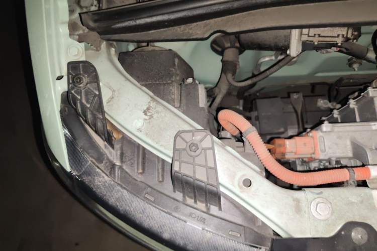 Used Wuling Hongguang MINIEV 2021 Macaron Fashion Edition Lithium-Ion Battery Engine Bay Right