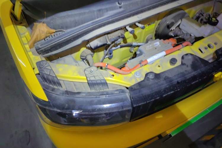 Used Wuling Hongguang MINIEV 2021 Macaron Premium Model – Lithium Iron Phosphate Engine Bay Right