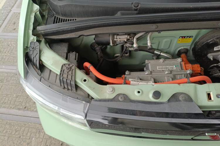 Used Wuling Hongguang MINIEV 2021 Macaron Premium Model – Lithium Iron Phosphate Engine Bay Right