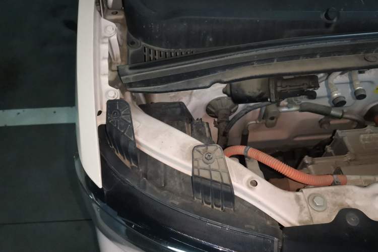 Used Wuling Hongguang MINIEV 2021 Macaron Premium Model – Lithium-NMC Engine Bay Right